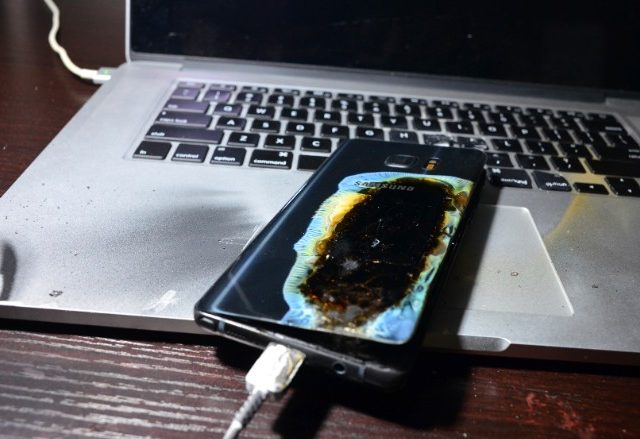 note 7 still catches fire