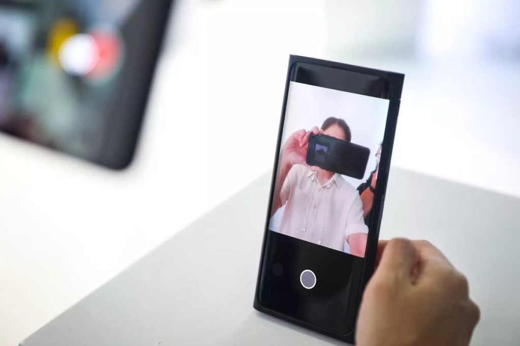 OPPO In-display selfie camera